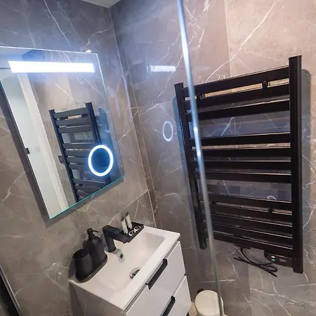 Foch, 4 Personnes Avec Climatisation Et Wifi